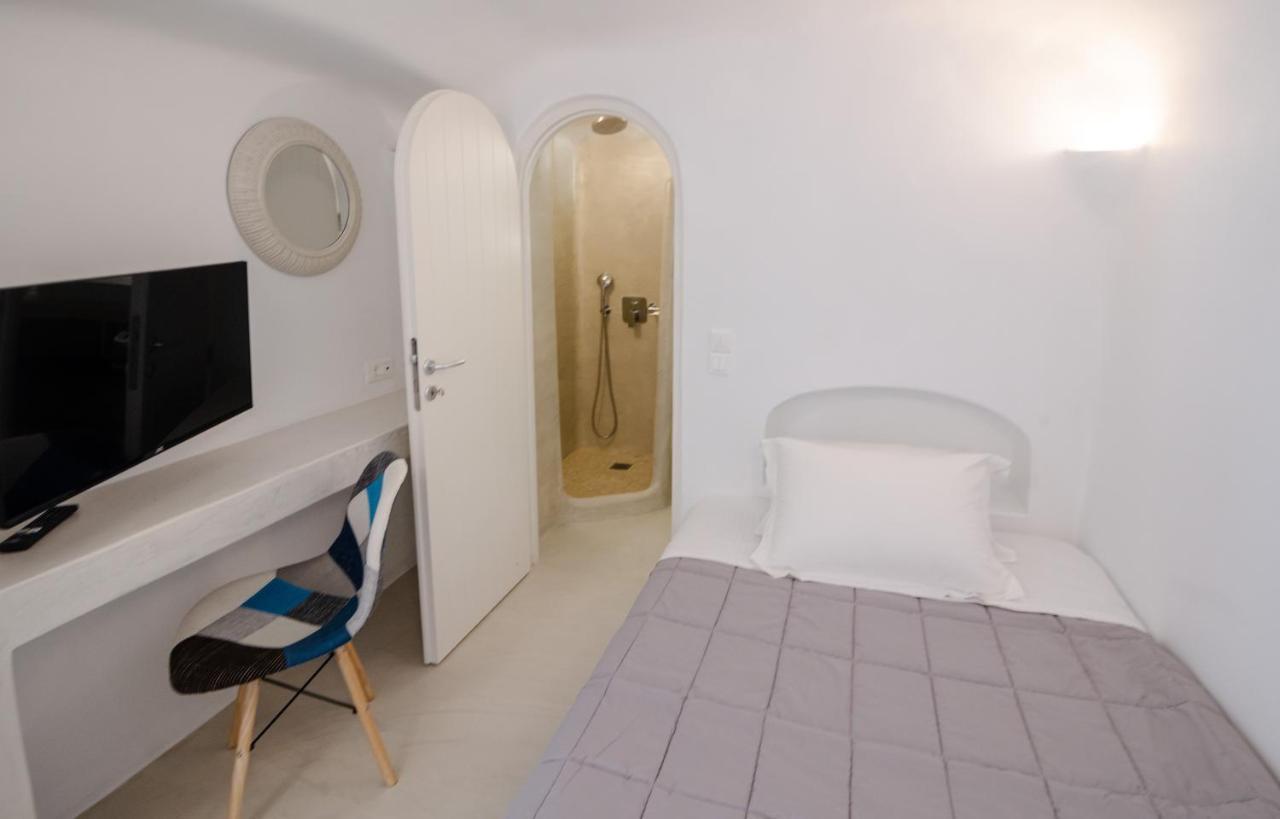 Andreas Hospitality Fira (Santorini)